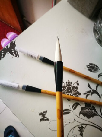 不咋地，之前买的比这便宜都比这个好，笔杆还不直，接头地方有瑕疵。