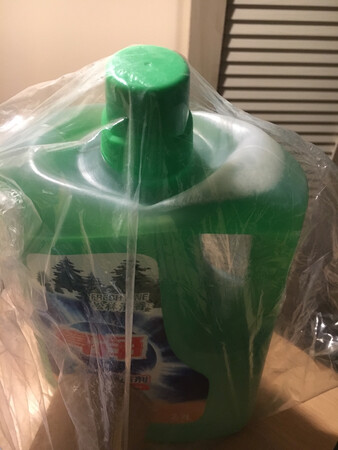 非常糟糕，送过来的商品挤压成这样，一开瓶全部溢出来，再也不会买了。