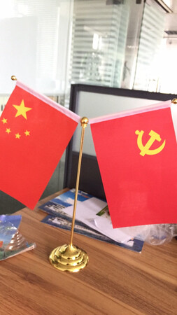 放到办公桌上，又给工作增添一份心情