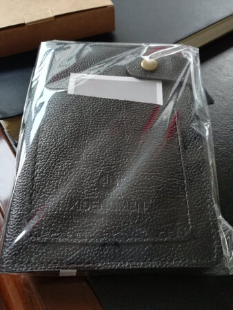 看起来不错  还配了一支笔  方便使用