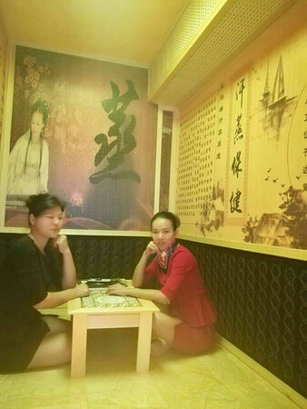 非常合适，面料舒服，穿起来很精神，颜色没有色差，同事们都很满意，还会购买的