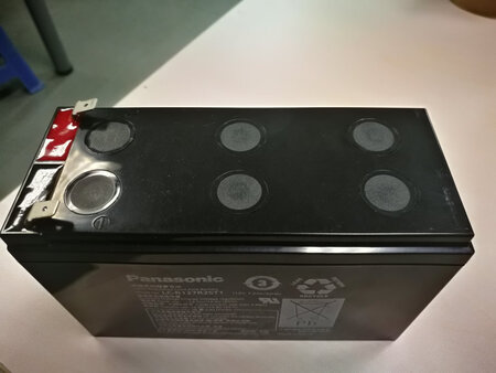给小孩子的车车更换电瓶，开了两天才来评价的。
大品牌就是不一般，开了一个小时电压没有降，比原来那个强劲多了。