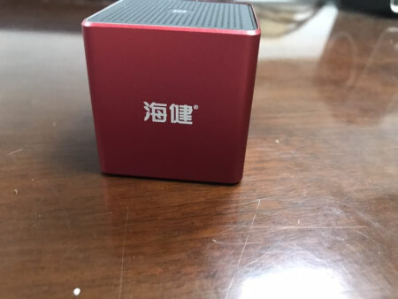 质量还不错，红色蛮好看的，音质也好，这个价格还是非常值得购买的，满意