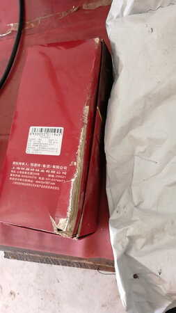 东西刚收到了，手感也不错，快递小哥帮忙签收了，很好 。可这暴力快递实在不能给五分，很抱歉