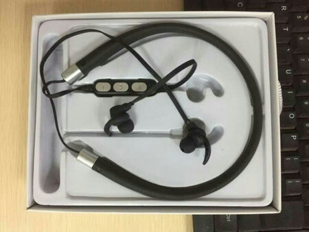 发货快，物流很快，包装精致，耳机质量很好，戴上很舒服，户外运动戴上很方便！