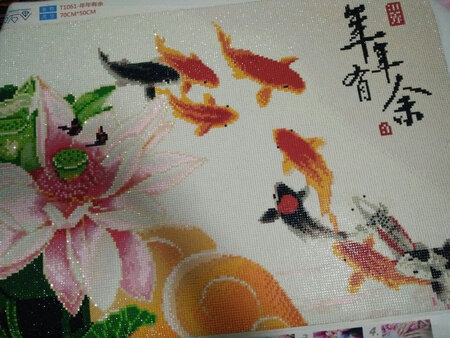 成品很漂亮，明天送到店里框起来应该更不错！珠子有多的，而且是自由封口包装，很不错，可以放心购买！