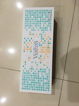 好看是好看，但是非要在里面印个：网购，然后来个网址！什么情况！晕！请看下图！