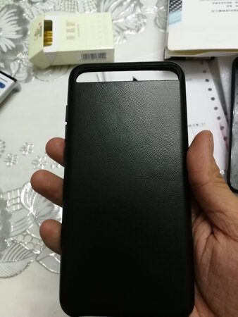 质感不错，里面有层棉应该挺防震。按键也很贴合，纯色低调喜欢