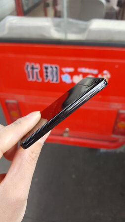 操作很简单，商品符合，很薄，全景地图很方便，定位也很准