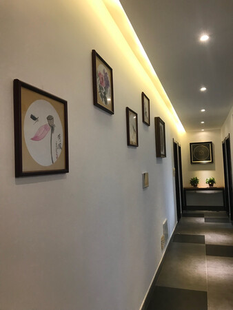 实在，实用，实际，书能让人有见识，钱能让人有安全感，这二者是人生中必须的保障，二者都有了，才会有诗和远方，少了一样生活都不会完美，别信那些穷游的功略，那是穷人的活法，贫溅夫妻百事衰