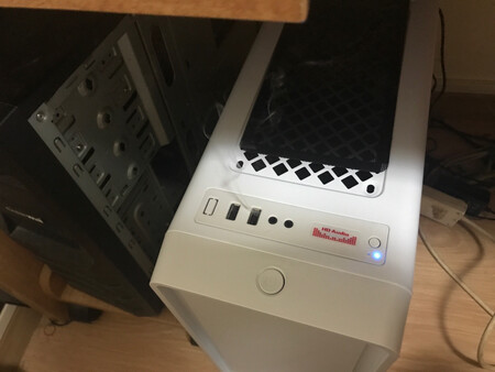 一开机就冒烟 客服不换 还让我自己开机箱找原因
