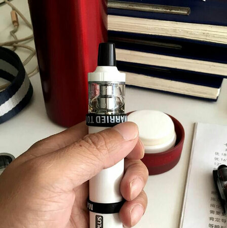 一款戒烟的神奇宝贝听朋友说效果很好，买给老公的，老公看了特喜欢高档货，店家还送了两个滤心，好细心的卖家祝生意兴隆哈