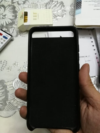 质感不错，里面有层棉应该挺防震。按键也很贴合，纯色低调喜欢