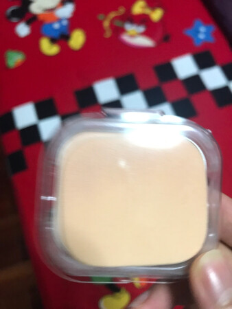 一直用这款粉饼，忠实的粉丝，感觉粉很细腻，适合自己