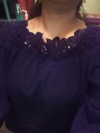 衣服有些短，质量还行。