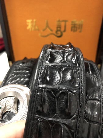 腰带质量好，显着很高端，很大气，老公很喜欢！性价比很高