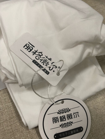 嗯，很好，白色挺厚实的，质量不错。四岁多的宝宝穿正好