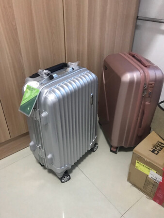 质量不错，和商场卖的一样！小巧方便，一个人出差，挺不错！
