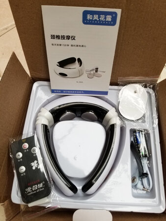 给爸爸买来用的，他的颈椎疼看到这个小巧方便携带，想着不管在家里还是外出务工都能用，就买了个试试，这个收到打开有股刺鼻的塑料味道昨天我才拿回家去，还未正式使用不知道效果如何，我那天只是大概试了试，用了再来追评吧