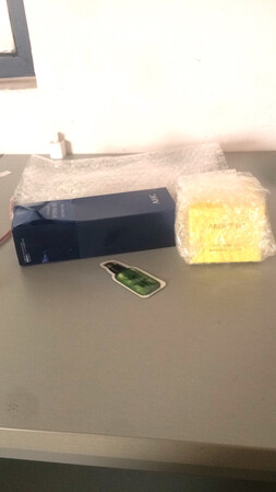 收到了，比我想象的速度还要快。
第一次在这商家买的，按摩柠檬膏不用说了，我用了很长时间，蛮不错的哒，至于洗面奶我第一次用，等用用看看。当我看到赠品的时候，我的确有些懵了，但仔细重新看，是个样本，并不是本产品，各位买的时候要看清楚哦，别到时候出现误会哦！