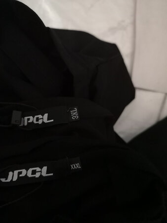 已经是第二次了，还是同一家店出现这种乱码情况，上面那标志是3X大，但是穿起来是人都能知道不是3X大，为什么会出现这种情况