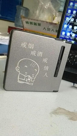 头天买，第二天就到了，速度不错，但产品有点不对，我要的是黑的，没要银白的。