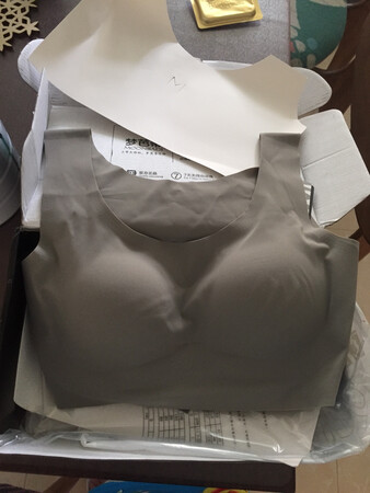 我就是买小了一点，但穿着真的还蛮舒服的