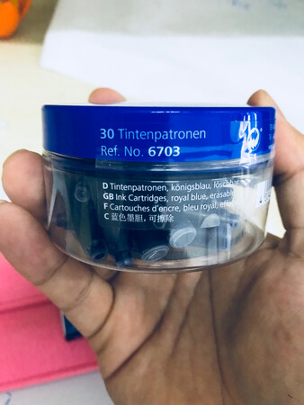 好用实惠，价格不高，给孩子买的，我自己也喜欢上了，颜色靓丽，钢笔轻重合适，笔尖软硬适中，适合现在的小盆友！点赞