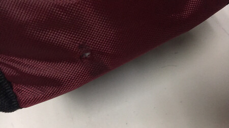 破了个小洞