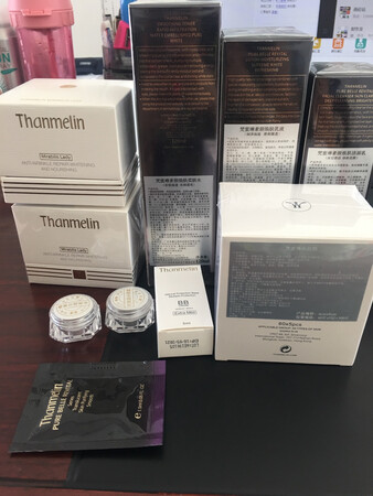 发的顺丰快递真的赶快，效果朋友都说好，所以买来试试，七夕买的，然后送了好多小赠品，谢谢！
