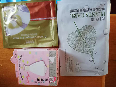 以前用的雪肌精的水，这个是用完后朋友推荐的，买来试试，这个没有香精也没有酒精味，用后感觉还不错。送个喷头，非常方便