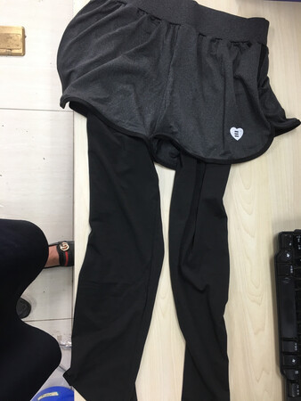 衣服质量很好，手感柔软细腻，弹性大，穿着很舒服，推荐购买