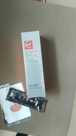 与图片一样是正品，还可以，很好用以是第三次买了。