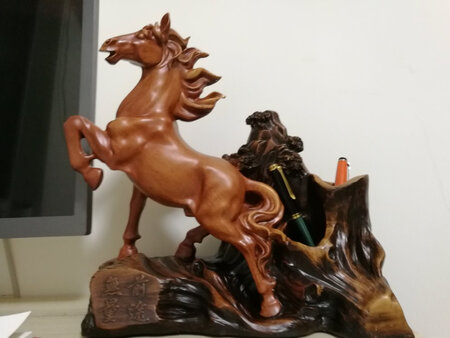 很大气，放自己喜欢的两支钢笔在上面显得更大气。