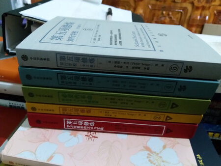 自营图书有优惠券时候还是不错，就是买了很多，一下子肯定看不完，反正知识的东西还是无价的。