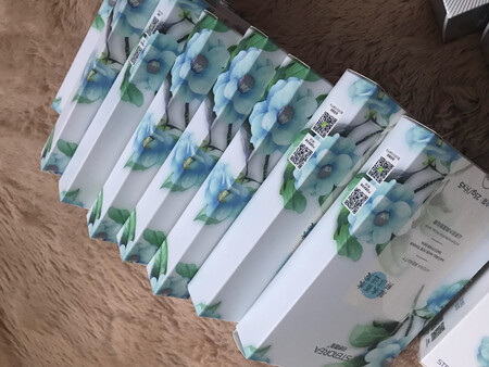 ?这款面膜也非常好用里面的精华量很多哦，这个夏天就靠它们了每天来一张美美哒！小姐姐们记得夏天多补水哦！
