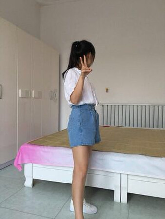 质量挺好、显腿长，看图片就知道了，不褪色，物流很快！卖家服务态度很好