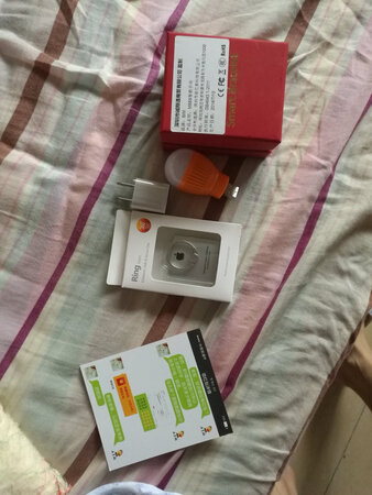 这个手环还不错，好漂亮，功能多，待机时间还可以，值得购买。