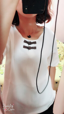 很喜欢衣服领子的扣子，好看，穿着很舒服，看看再去你店铺买条裤子来搭配