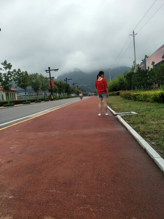 衣服还可以