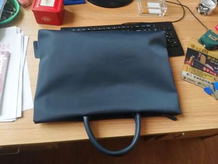 虽然货物发错了，不过店家的服务态度好，很客气，必须给赞