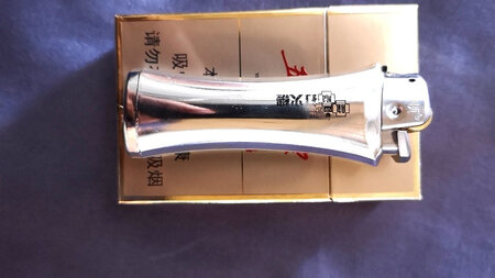商品跟图片一样，用着也挺好的，还不知道容不容易坏。