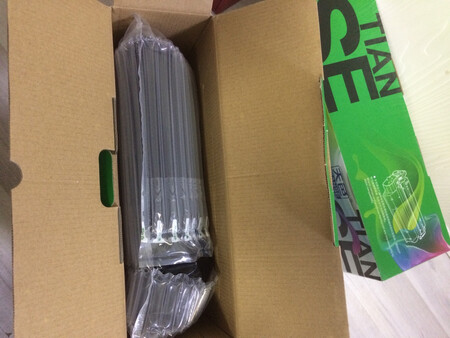 才刚开始使用感觉还行，希望不要使用一段时间出现漏粉就好
