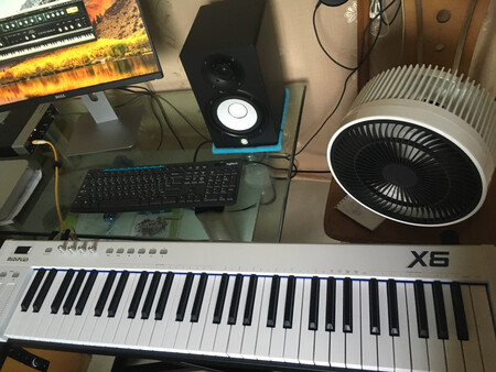音箱高频，低频，都不错，一般编曲监听足够了。物流超级快，这家店铺很靠谱。