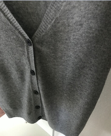衣服收货快，包装好，打开包装看到的颜色和图片一样，无色差是我喜欢的颜色