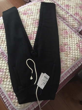 女儿身高160体重90斤，m码正好，内绒很厚，穿上漂亮舒服，点赞。