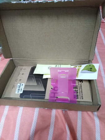 给自己手机买的，自己安容易方便，实惠，有膜手机用起来光线不会那么刺眼，
