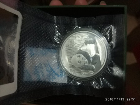 正面齿边有针头大的一点点凹陷，其它没什么问题，一直在中钱购物，不为升值只为兴趣收藏！
