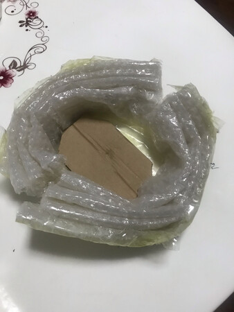 商品与描述彻底不符，没有底盘、没生根粉、没营养液，一踏糊涂