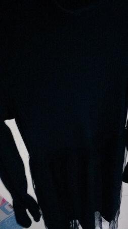 本来买来大衣的  结果不合适  就穿不成了。 单穿不好看  客服介绍的衣服大了